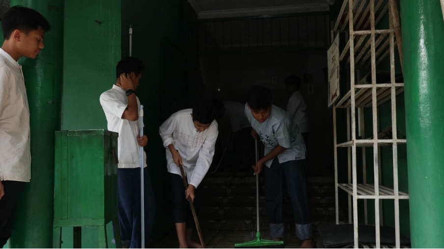 Welcoming Ramadhan 1447 H, Nizamia Andalusia Middle School Students Hold Social Activities