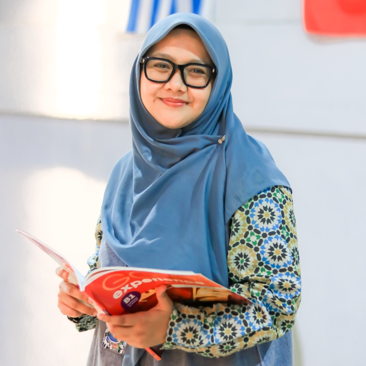 Mumun Siti Munawwaroh, S. Pd. M. Pd.